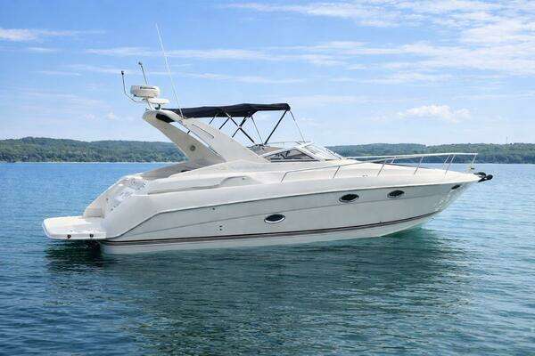 Picture Of: 2004 Regal 3260 Commodore Floating Options