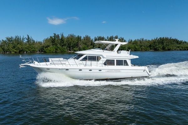 Picture Of: 2003 Navigator 5700 Knot 2 Late