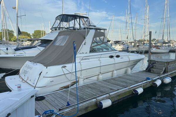 Picture Of: 1999 Sea Ray 310 Sundancer Air Apparent