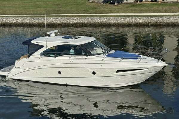Picture Of: 2014 Cruisers Yachts  