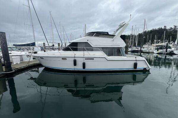Picture Of: 1994 Carver 370 Voyager Sun Bun