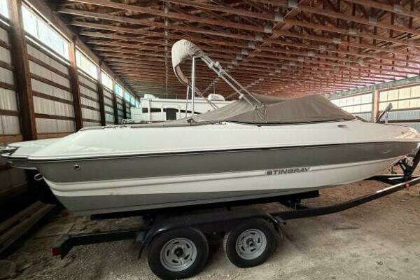 Picture Of: 2019 Stingray 208 LS 