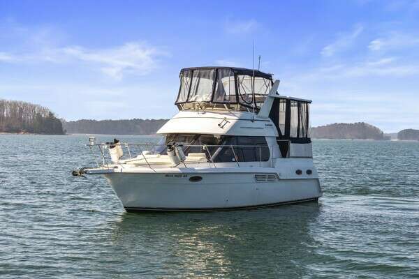 Picture Of: 2000 Carver 326 Aft Cabin Motor Yacht 