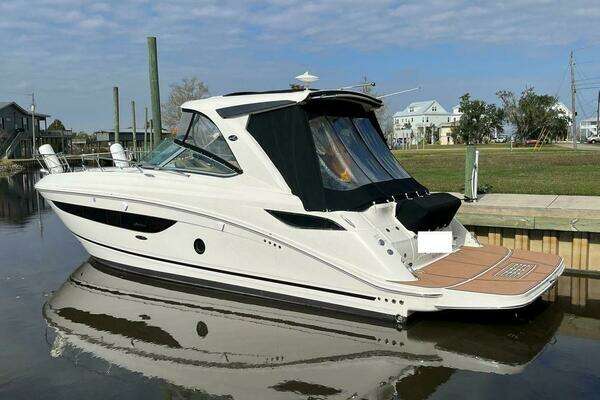 Picture Of: 2017 Sea Ray Sundancer 350 