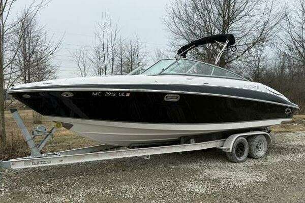 Picture Of: 2005 Four Winns 250 Horizon 