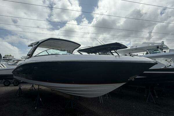 Picture Of: 2020 Sea Ray 350 SLX Outboard 