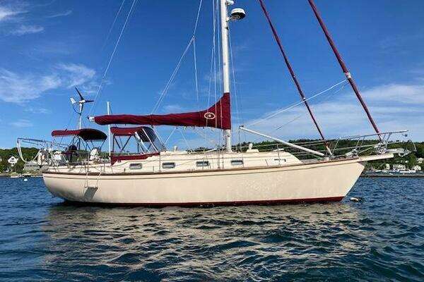 Picture Of: 1995 Island Packet 37 Saorsa