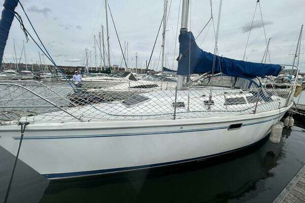 Picture Of: 1995 Catalina 320 Study Hull
