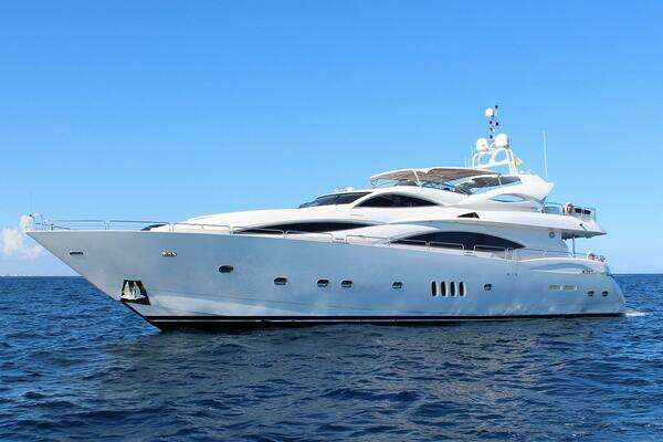 Picture Of: 2002 Sunseeker Manhattan OMG