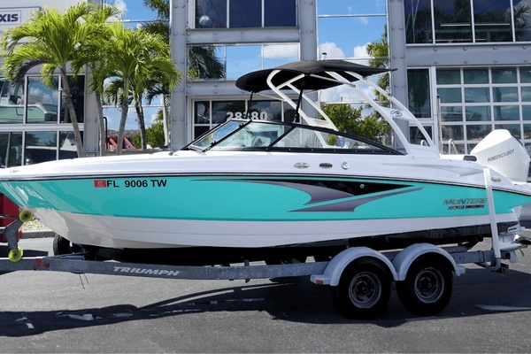 Picture Of: 2024 Monterey M225 