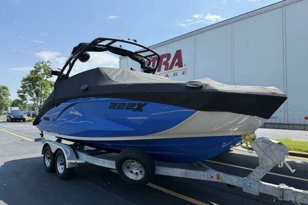 Picture Of: 2024 Yamaha Boats 222XE 