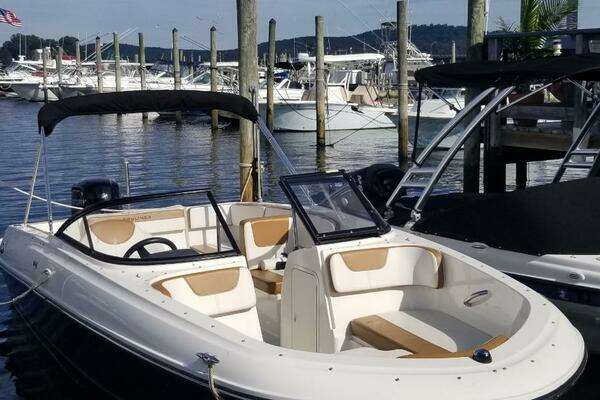 Picture Of: 2019 Bayliner VR4 Bowrider OB 