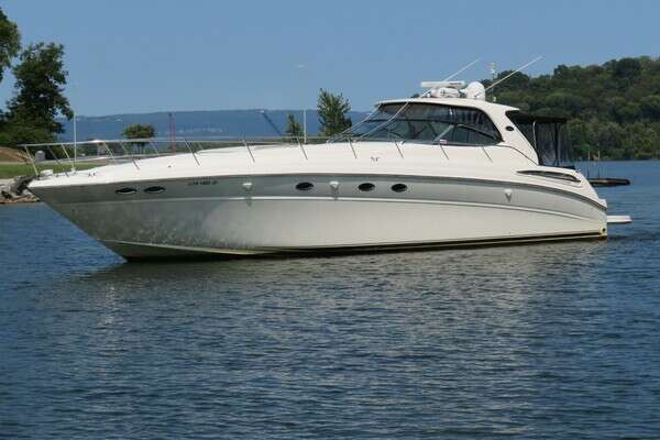 Picture Of: 2001 Sea Ray 510 Sundancer 