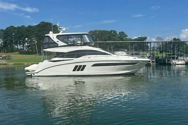 Picture Of: 2016 Sea Ray 510 FLY 