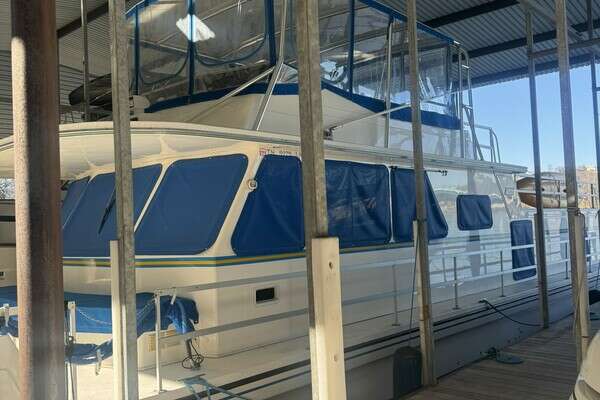 Picture Of: 2006 Gibson 5500 Series 