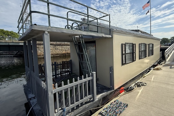 Picture Of: 2009 Catamaran Cruisers Aqua Lodge 