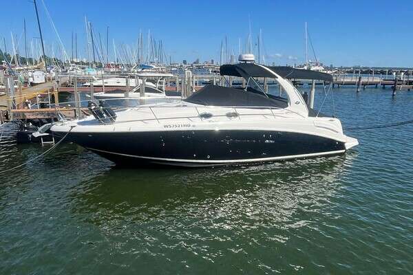 Picture Of: 2006 Sea Ray Sundancer 