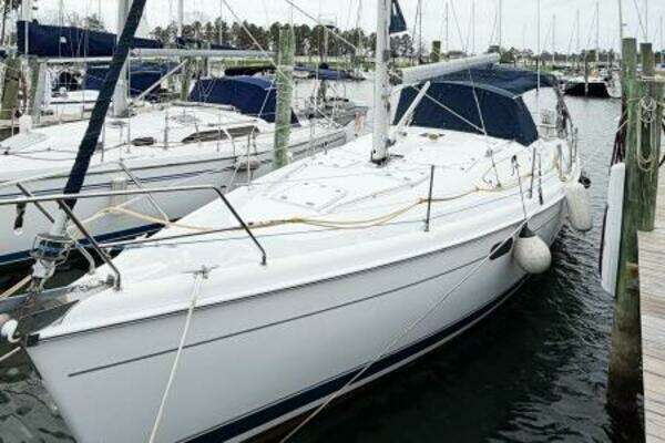 Picture Of: 2002 Hunter 380 CAROLINA MOON