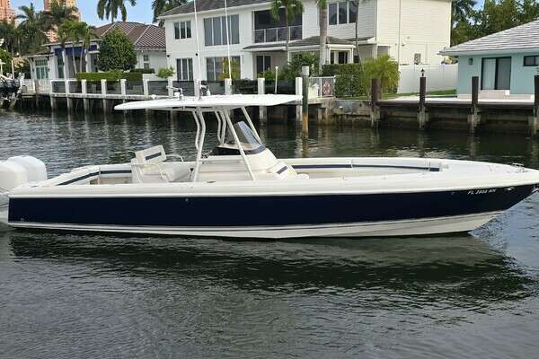 Picture Of: 2007 Intrepid 323 Open CG