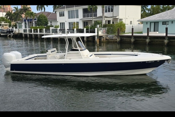 Picture Of: 2007 Intrepid 323 Open CG