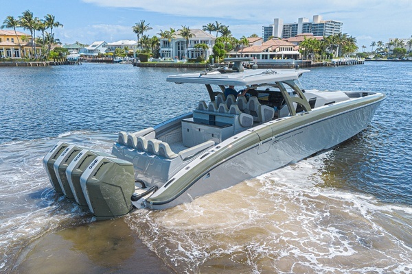 Picture Of: 2025 Midnight Express 52 Vitesse 