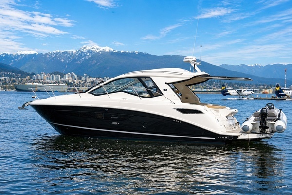 Picture Of: 2019 Sea Ray Sundancer 350 Coupe 