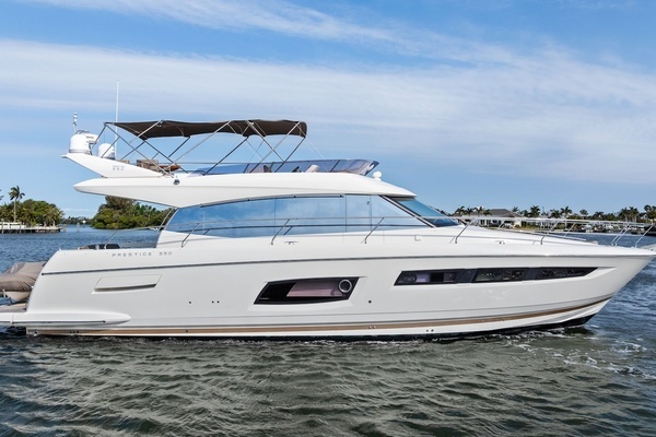 Picture Of: 2015 Prestige 550 Legacy