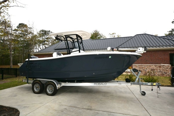 Picture Of: 2023 Robalo R230 Aretta