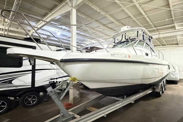 Picture Of: 2001 Boston Whaler 26 Conquest 