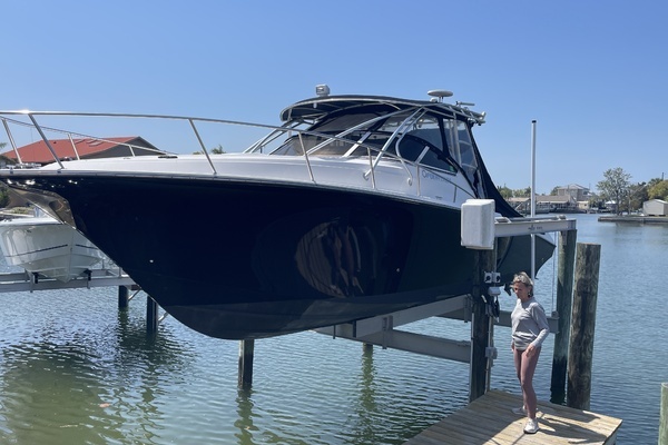 Picture Of: 2006 Fountain 33SFC 