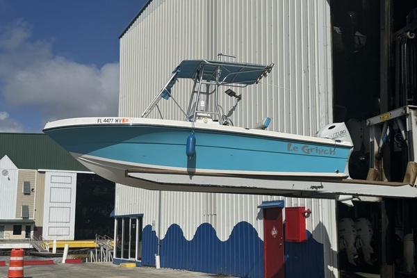 Picture Of: 2005 Angler 204 