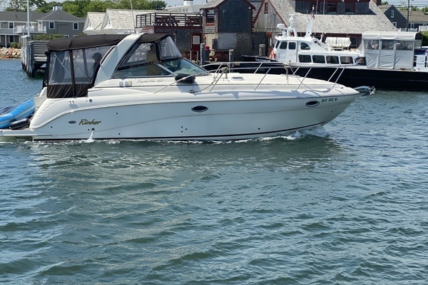 Picture Of: 2005 Rinker Fiesta Vee 32 Voyager