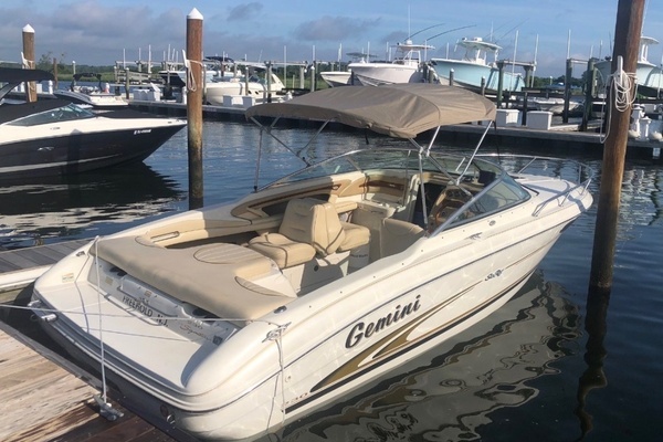 Picture Of: 2000 Sea Ray 230 Signature 