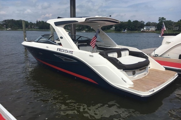 Picture Of: 2017 Sea Ray 310 SLX Freedom