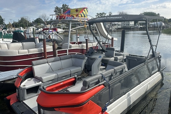 Picture Of: 2023 Sea-Doo Switch Cruise 21 