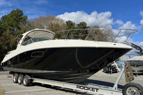 Picture Of: 2010 Sea Ray 370 Sundancer Knot Flyin