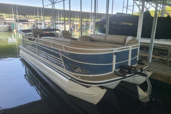Picture Of: 2018 Tracker REGENCY 254 LE3 