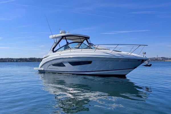 Picture Of: 2020 Regal 33 XO 