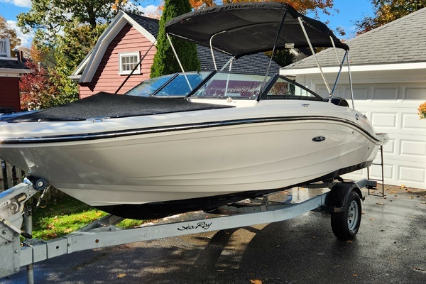Picture Of: 2019 Sea Ray 190 SPX 