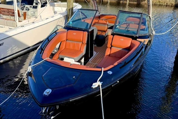 Picture Of: 2017 Regal 2800 Bowrider 