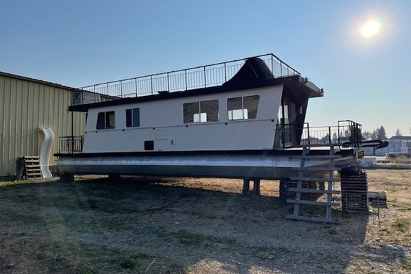 Picture Of: 1985 Three Buoys Houseboat 