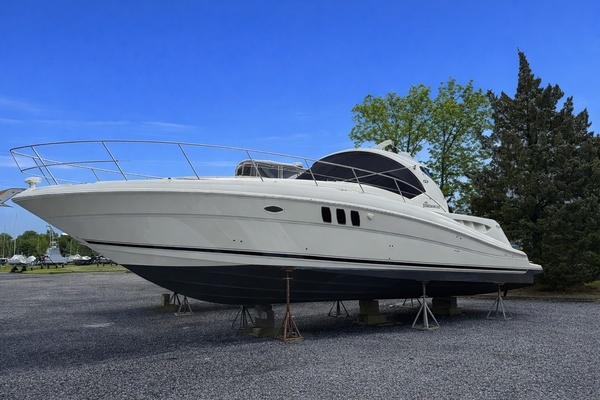 Picture Of: 2007 Sea Ray 40 Sundancer 