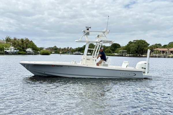 Picture Of: 2021 Robalo  246 CAYMAN SD