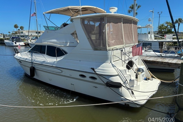 Picture Of: 1998 Maxum 4100 SCA Knot Complaining
