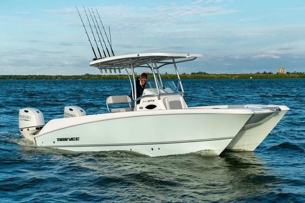 Picture Of: 2026 Twin Vee 240 STX CC 