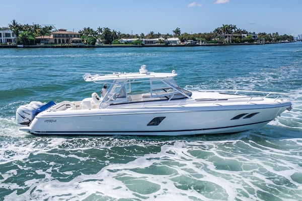 Picture Of: 2014 Intrepid 400 Cuddy 