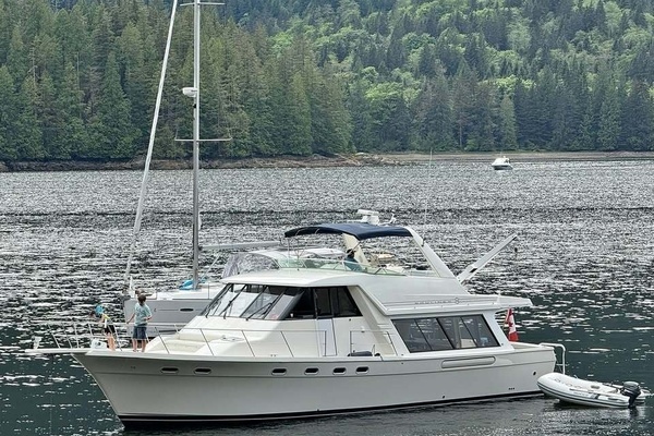 Picture Of: 1998 Bayliner 4788 Madera