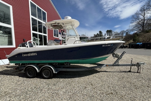 Picture Of: 2011 Everglades Everglades 230 CC 