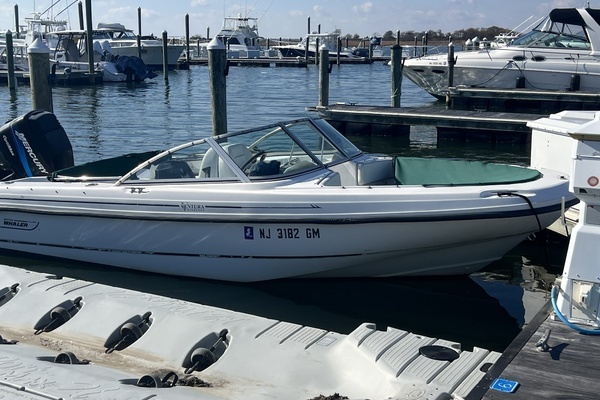 Picture Of: 2000 Boston Whaler 18 Ventura Bowrider 