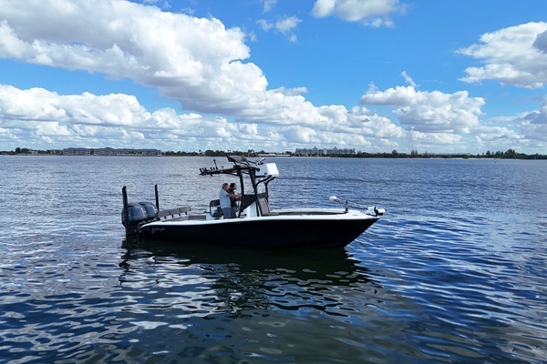 Picture Of: 2018 Yellowfin 26 Hybrid 